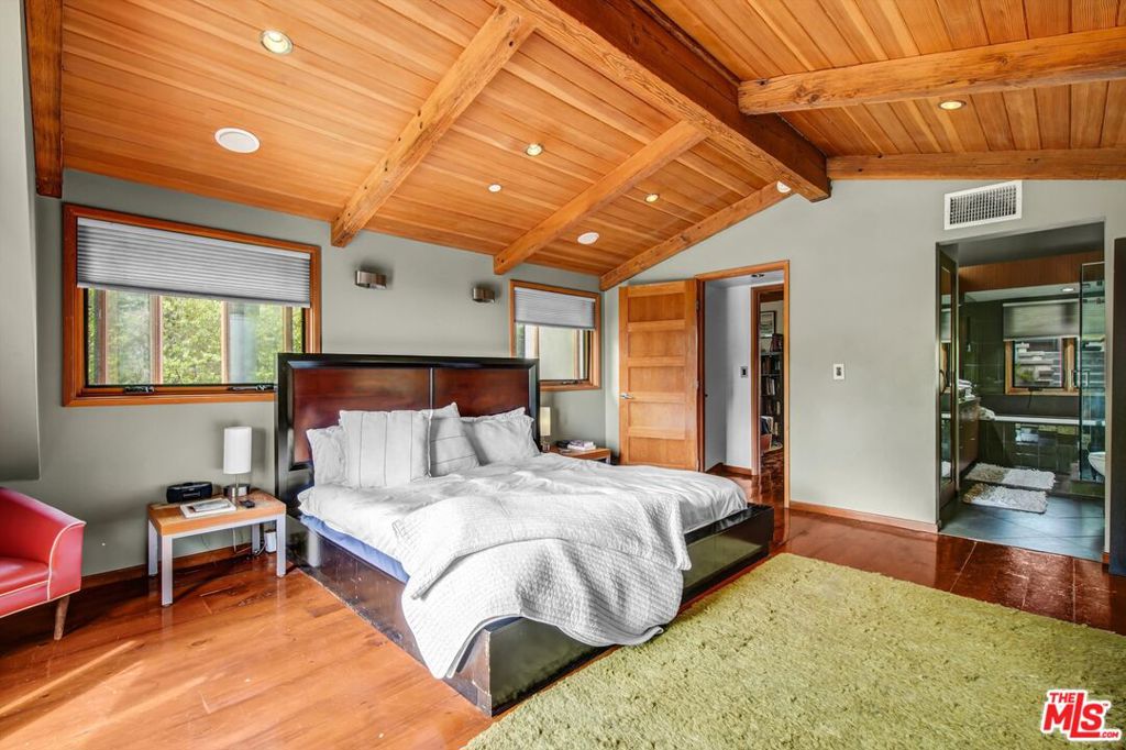 1421 Fernwood Pacific Drive
