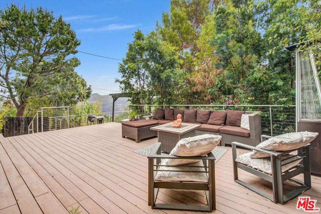 1421 Fernwood Pacific Drive