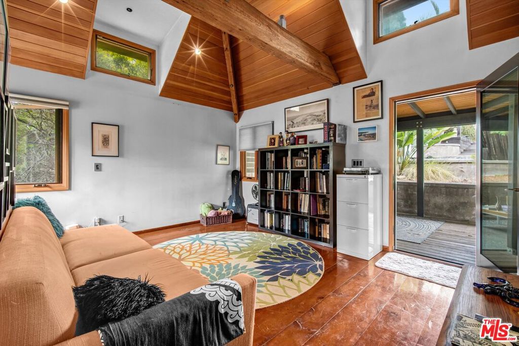 1421 Fernwood Pacific Drive