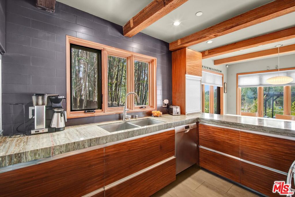 1421 Fernwood Pacific Drive