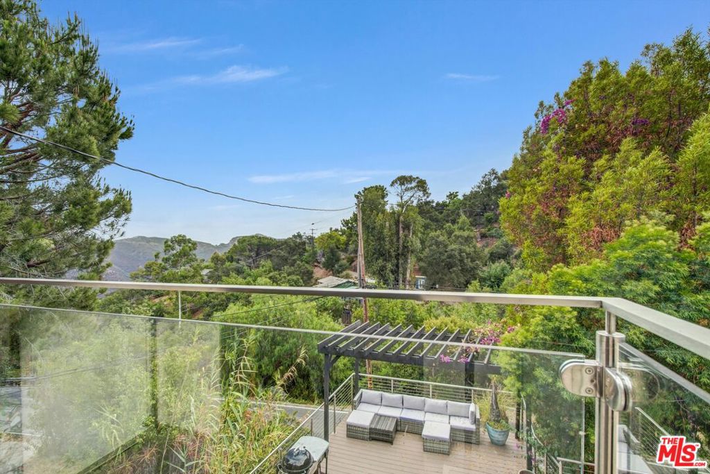 1421 Fernwood Pacific Drive