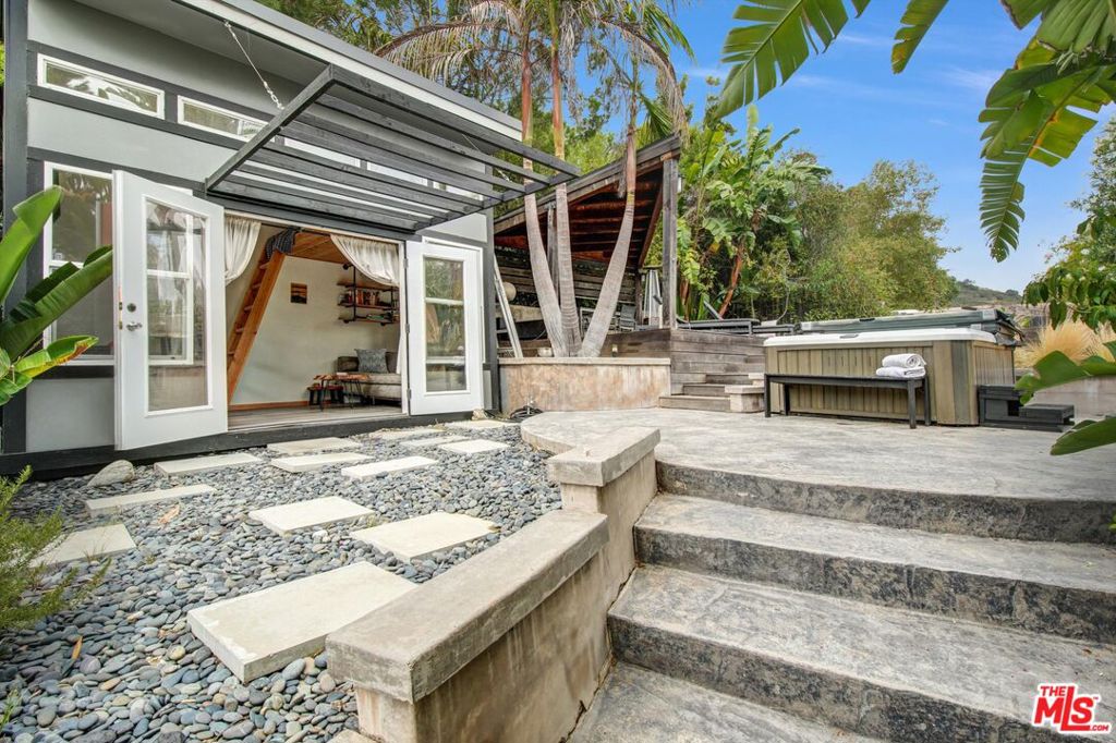 1421 Fernwood Pacific Drive