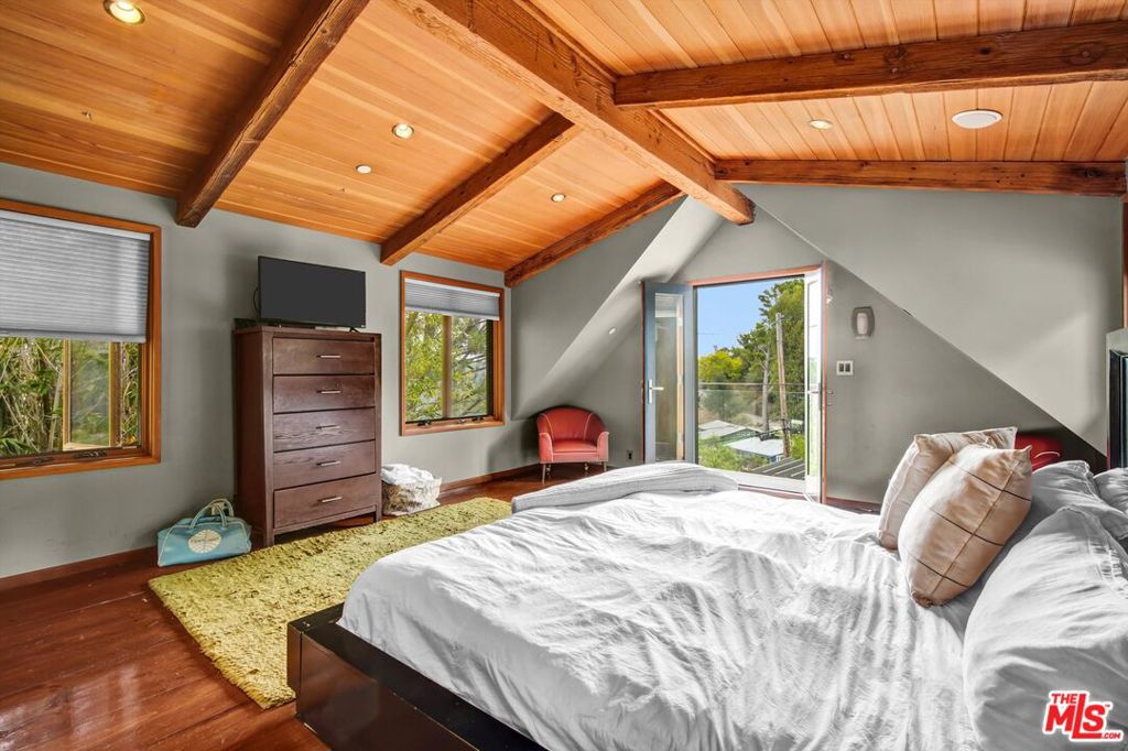1421 Fernwood Pacific Drive