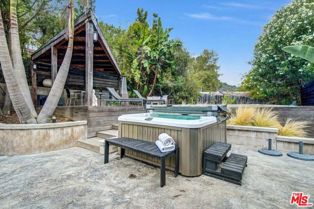 1421 Fernwood Pacific Drive