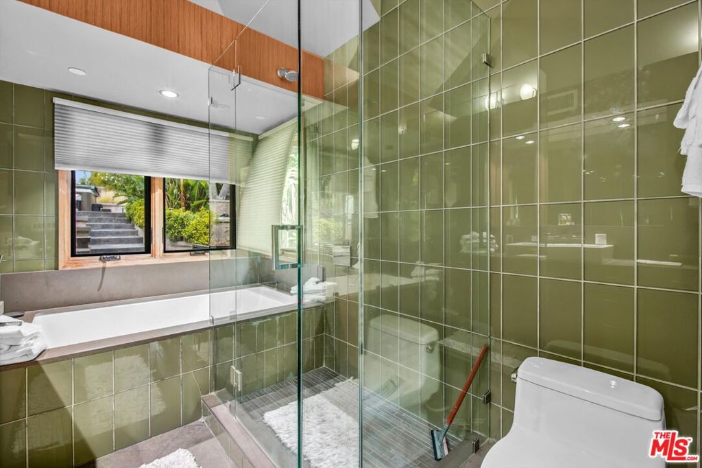 1421 Fernwood Pacific Drive
