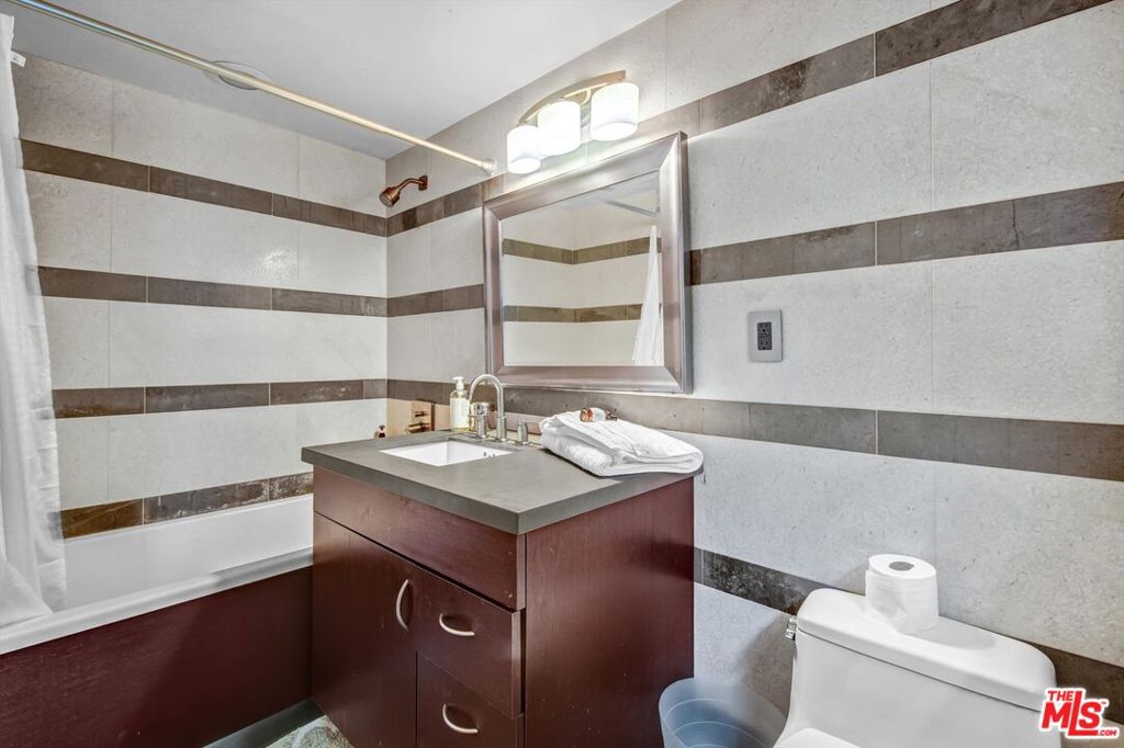 1421 Fernwood Pacific Drive