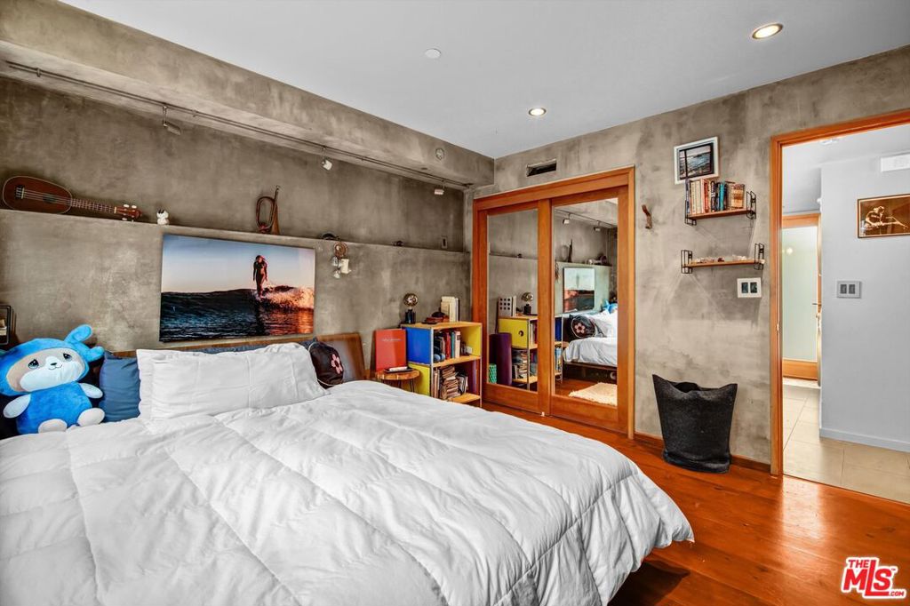 1421 Fernwood Pacific Drive