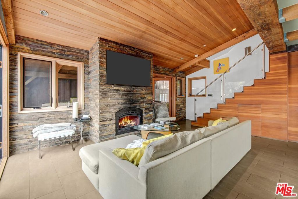 1421 Fernwood Pacific Drive