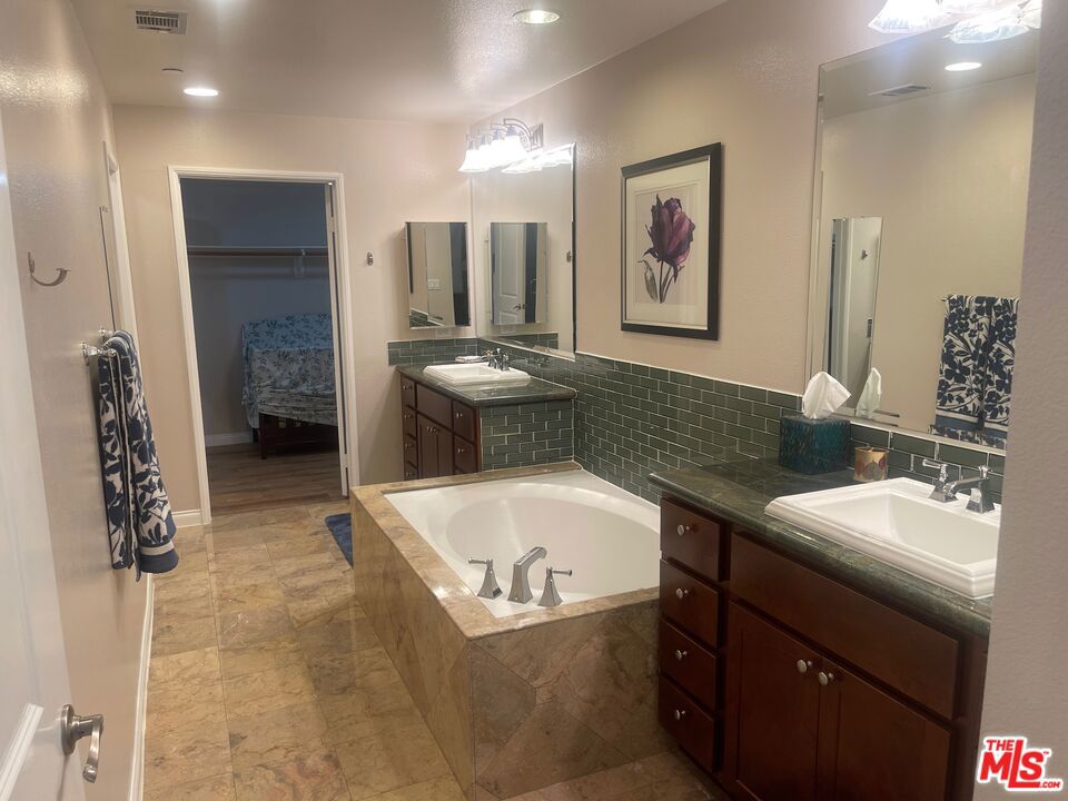 5625 Crescent Parkway 106