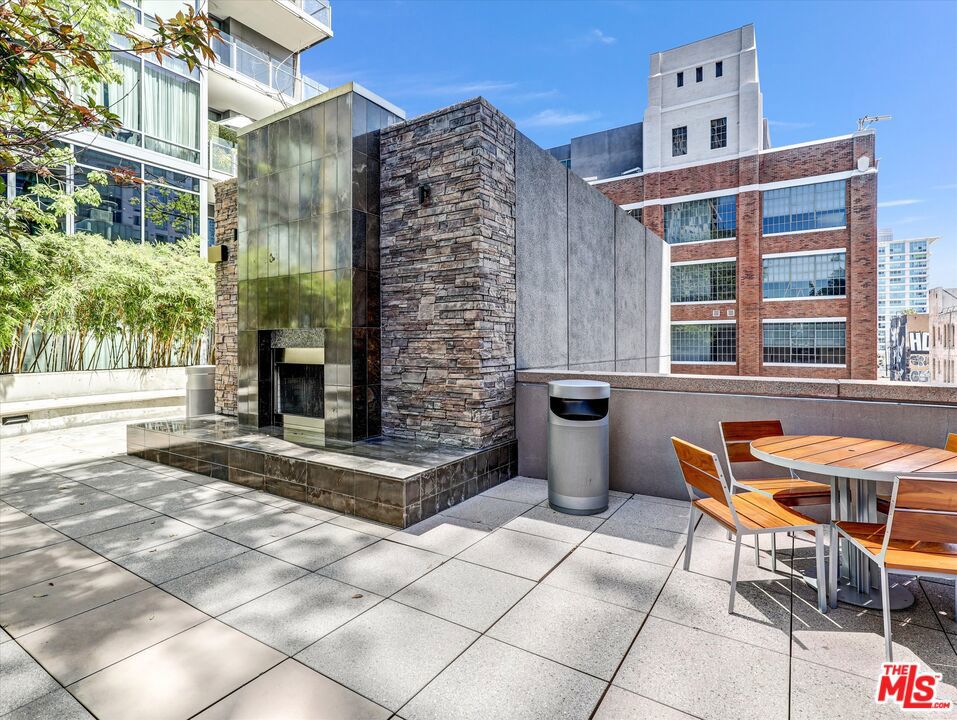 1111 S Grand Avenue 412