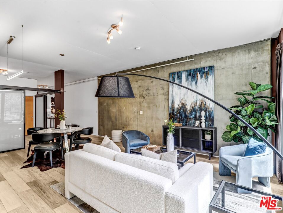 1111 S Grand Avenue 412