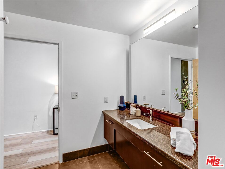 1111 S Grand Avenue 412