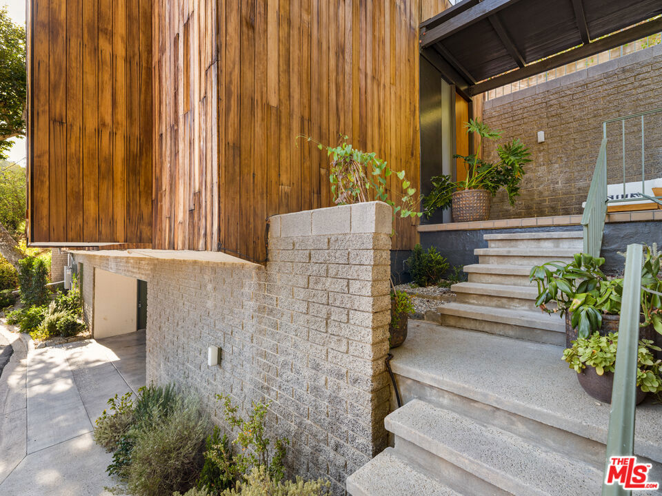 6249 Rodgerton Drive