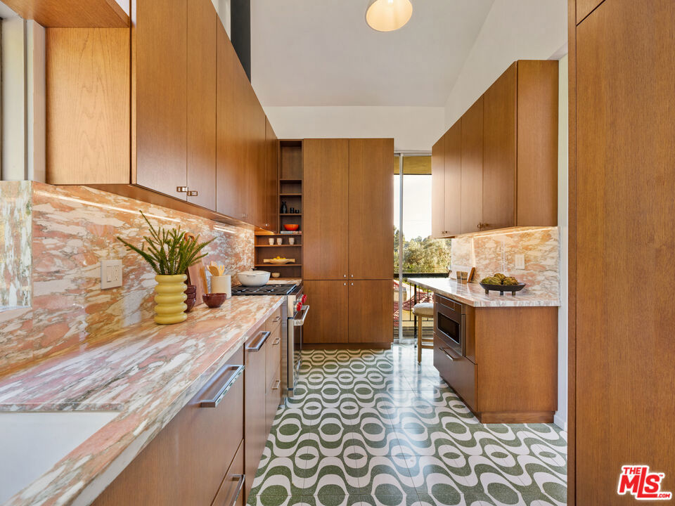 6249 Rodgerton Drive