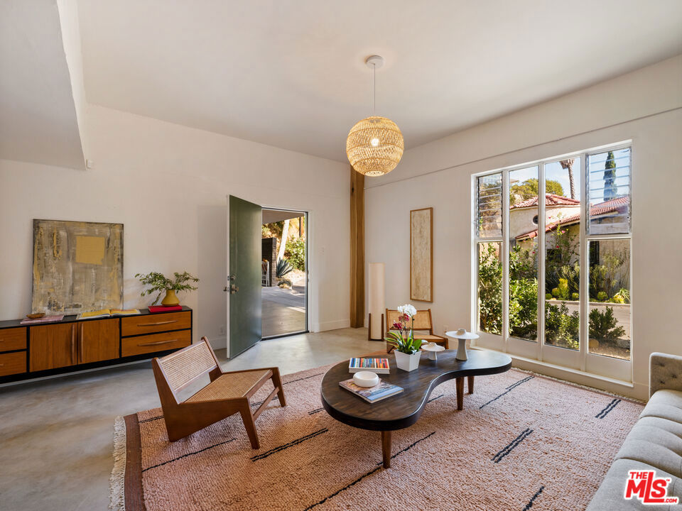 6249 Rodgerton Drive