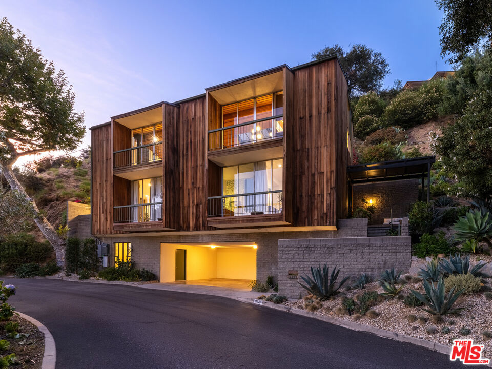 6249 Rodgerton Drive