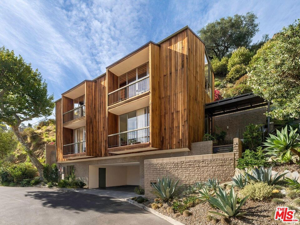 6249 Rodgerton Drive