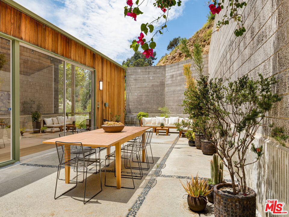 6249 Rodgerton Drive