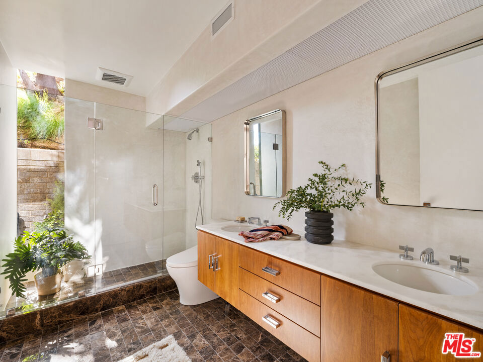 6249 Rodgerton Drive