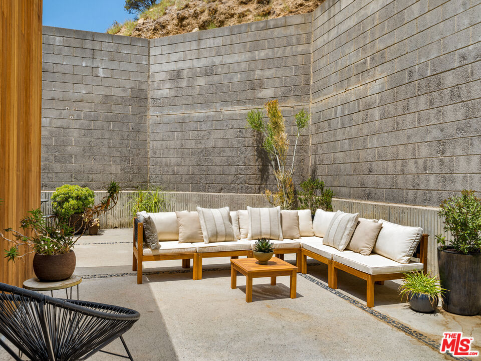 6249 Rodgerton Drive