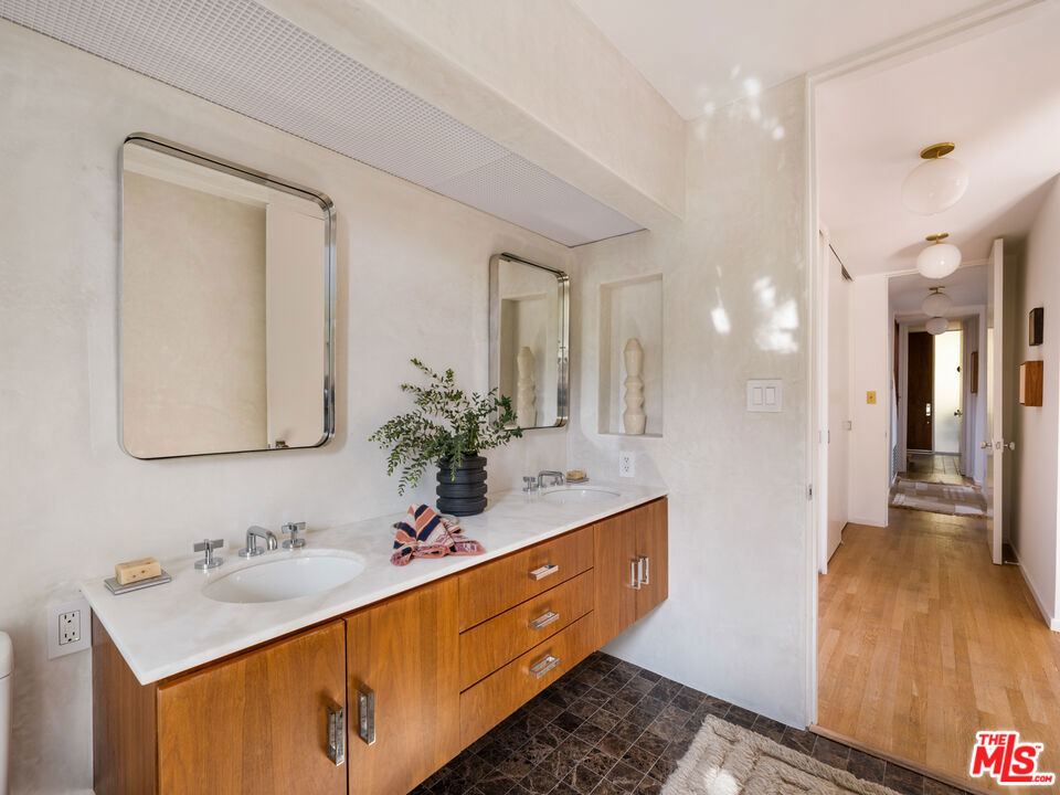 6249 Rodgerton Drive