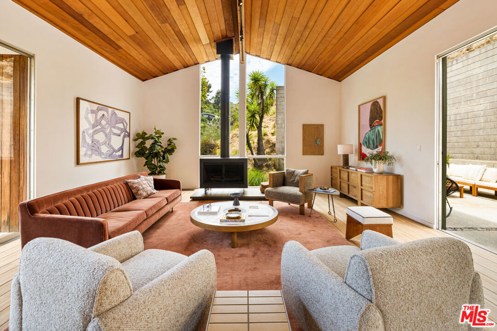 6249 Rodgerton Drive