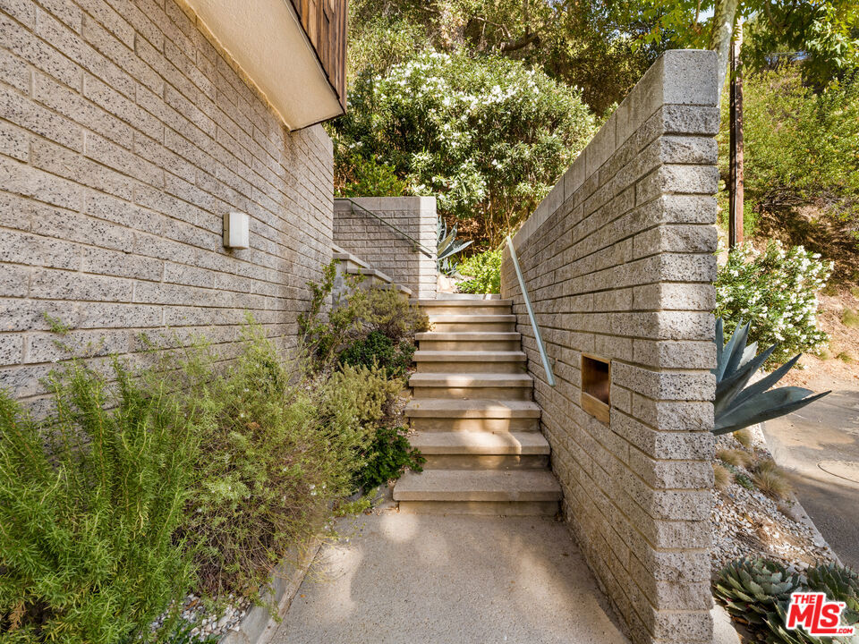 6249 Rodgerton Drive