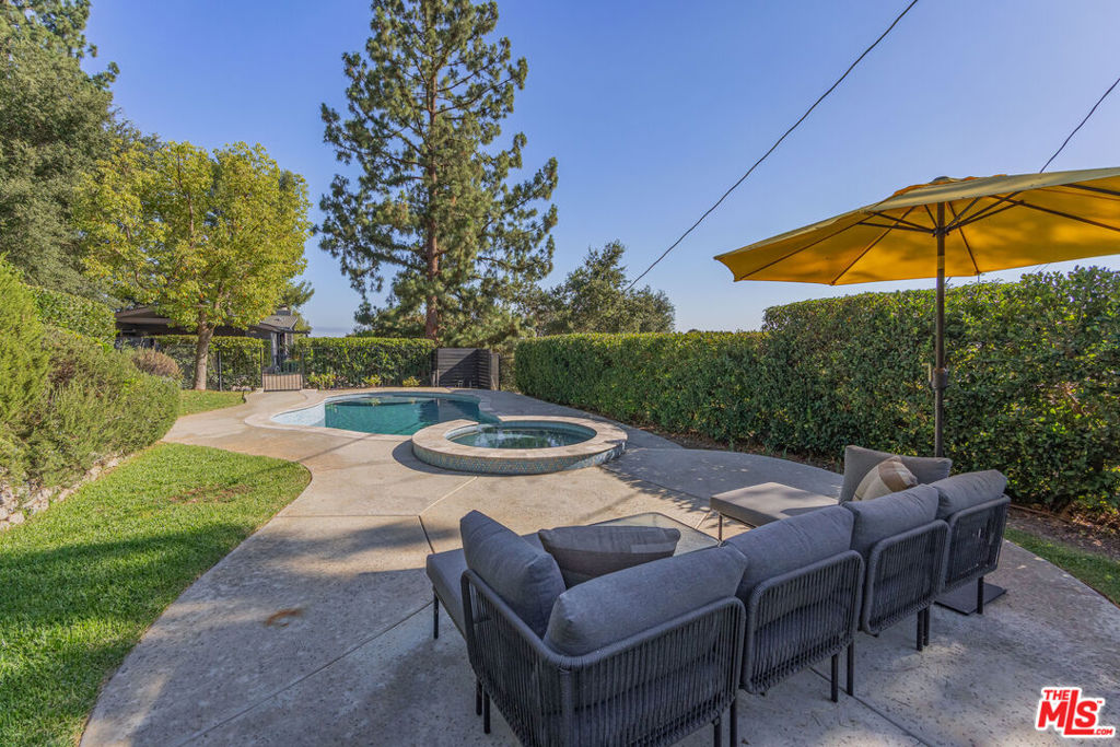 1604 Woodglen Lane
