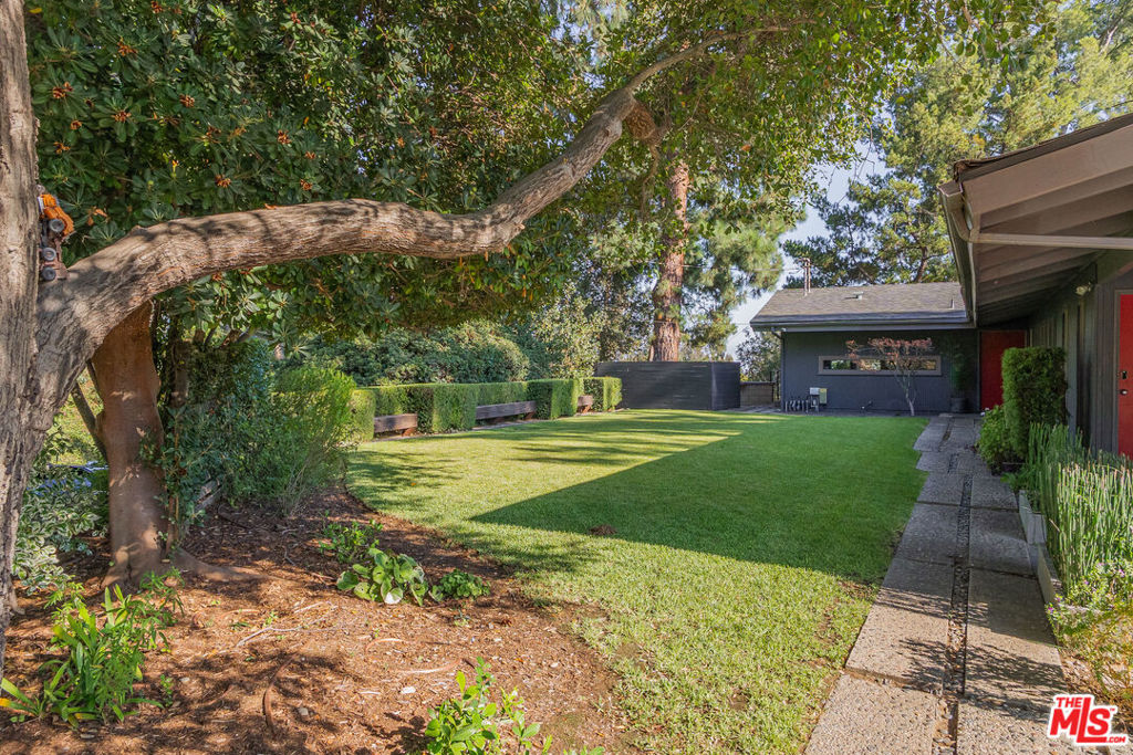 1604 Woodglen Lane
