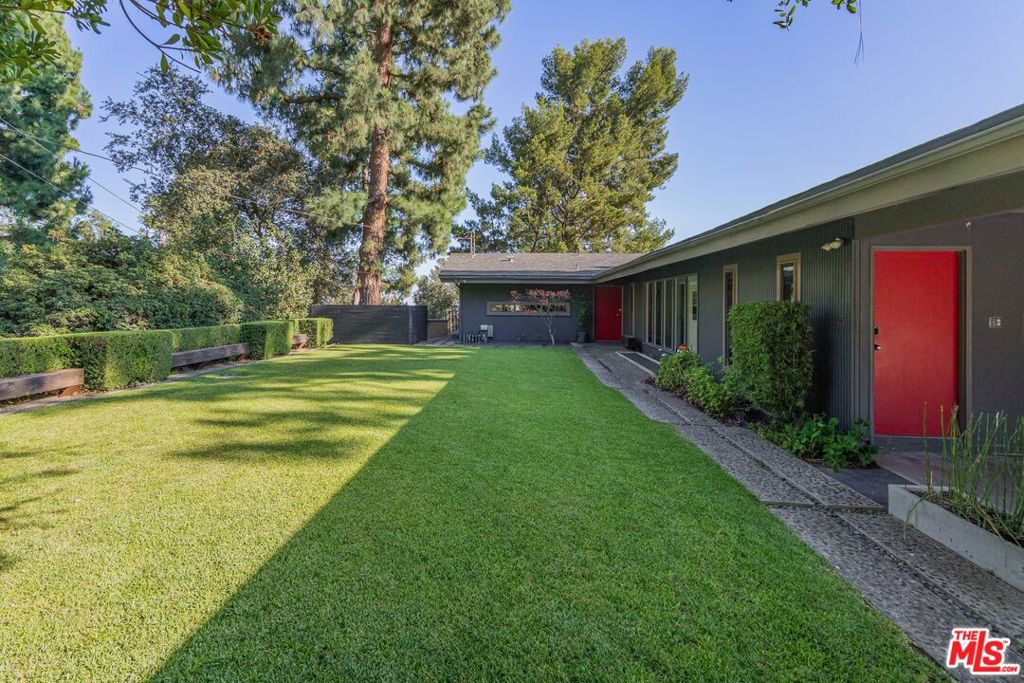 1604 Woodglen Lane