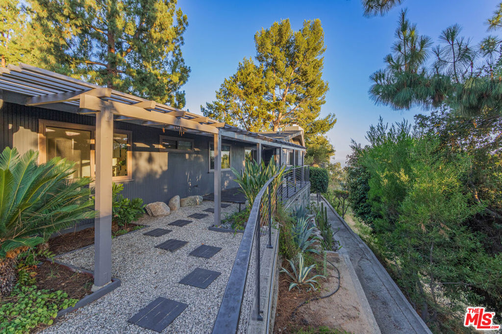 1604 Woodglen Lane
