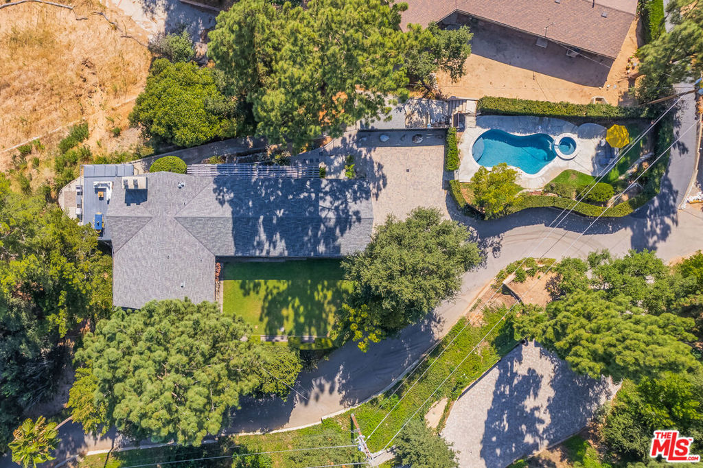 1604 Woodglen Lane