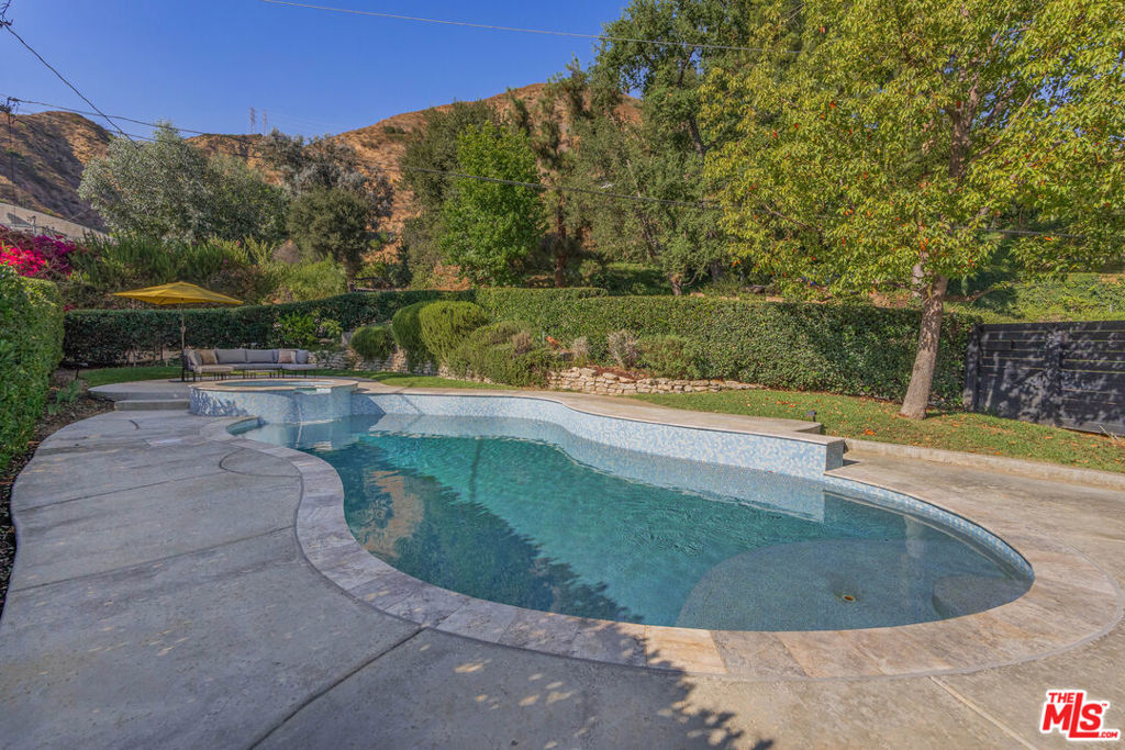 1604 Woodglen Lane