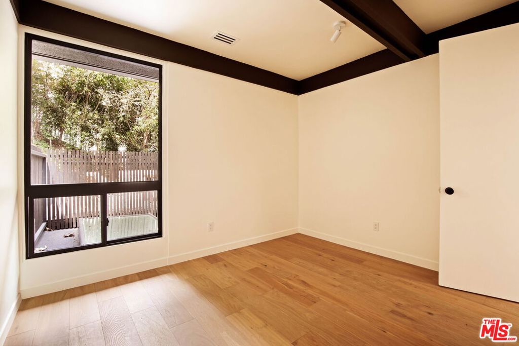 5649 Valley Oak Drive