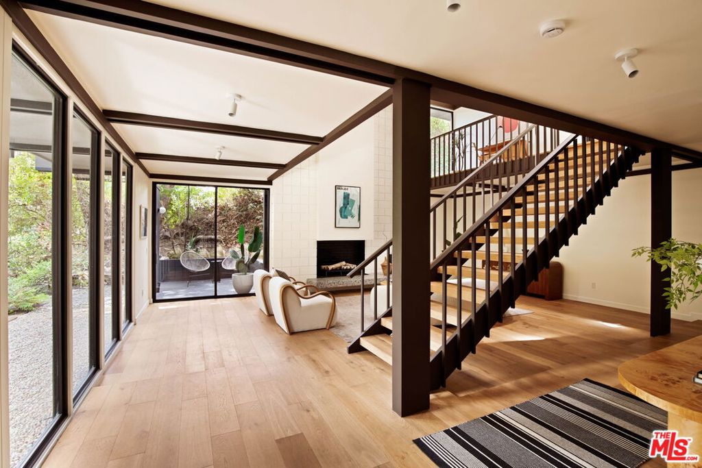 5649 Valley Oak Drive