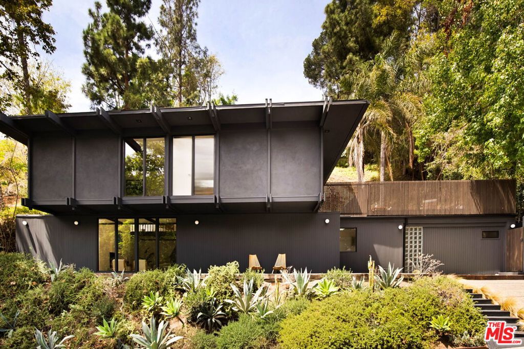 5649 Valley Oak Drive