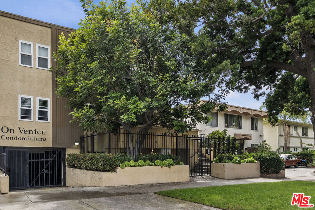 12530 Venice Boulevard 3