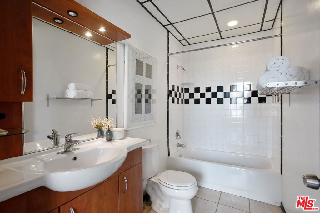 108 W 2nd Street 514