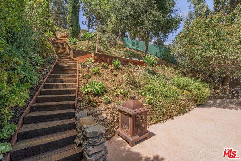 3831 Broadlawn Drive