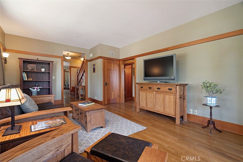 607 E Grandview Avenue