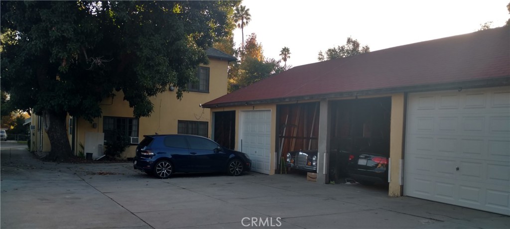 739 E Villa Street