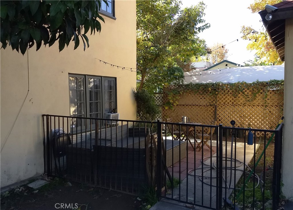 739 E Villa Street
