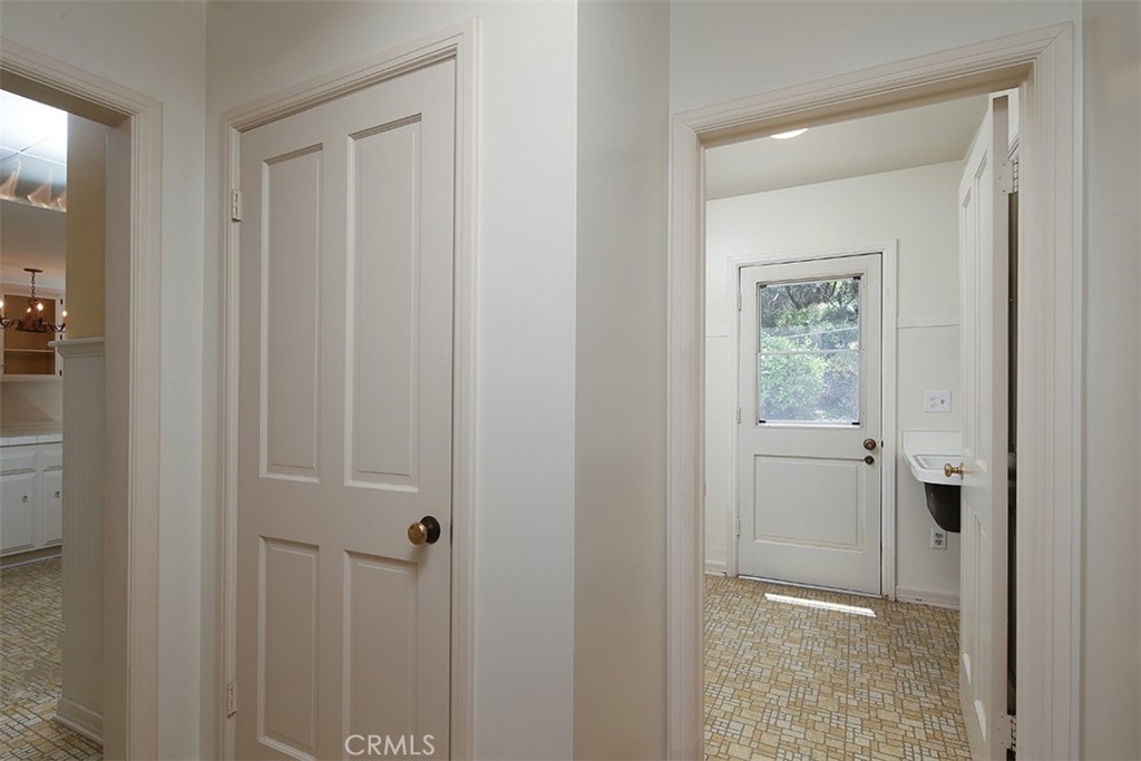 908 Flintridge Avenue