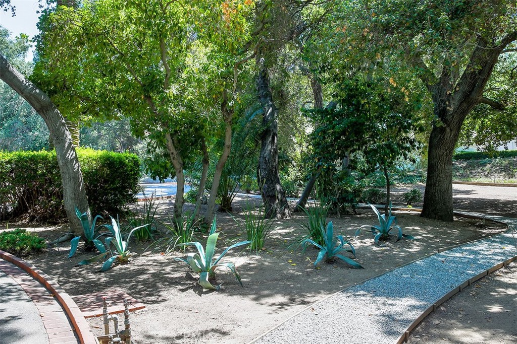 908 Flintridge Avenue