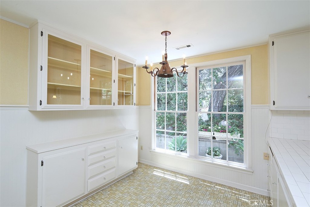 908 Flintridge Avenue