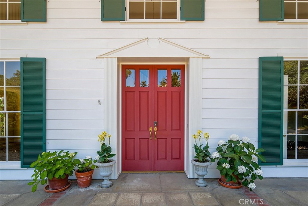 908 Flintridge Avenue