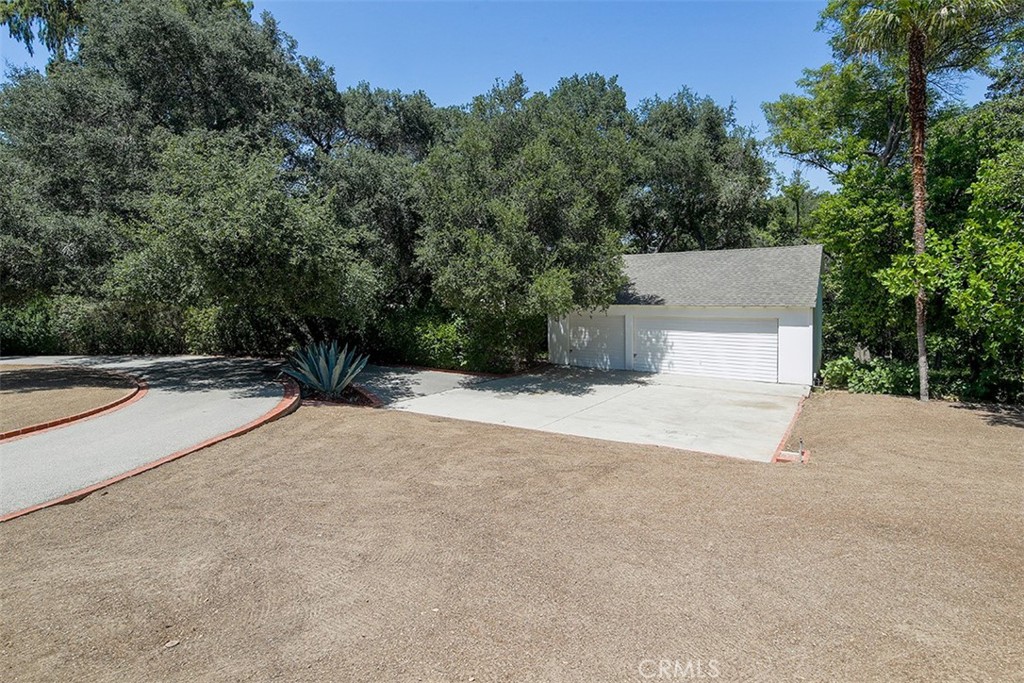 908 Flintridge Avenue