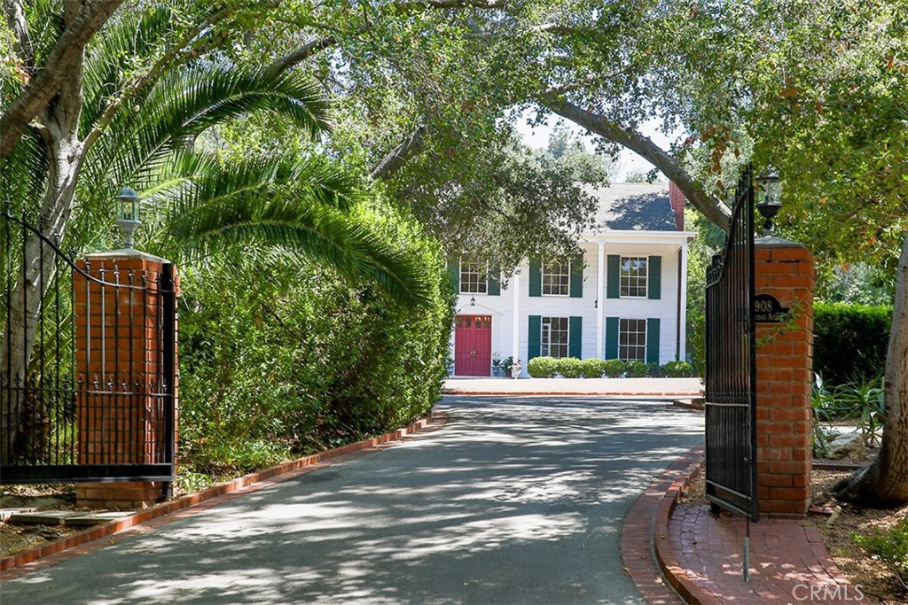 908 Flintridge Avenue