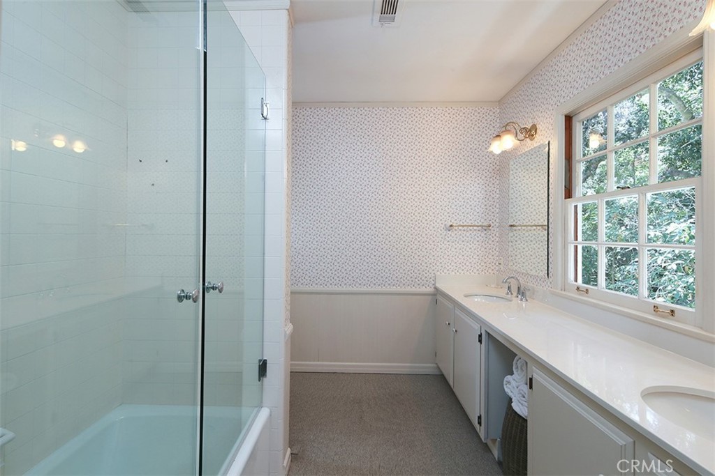 908 Flintridge Avenue