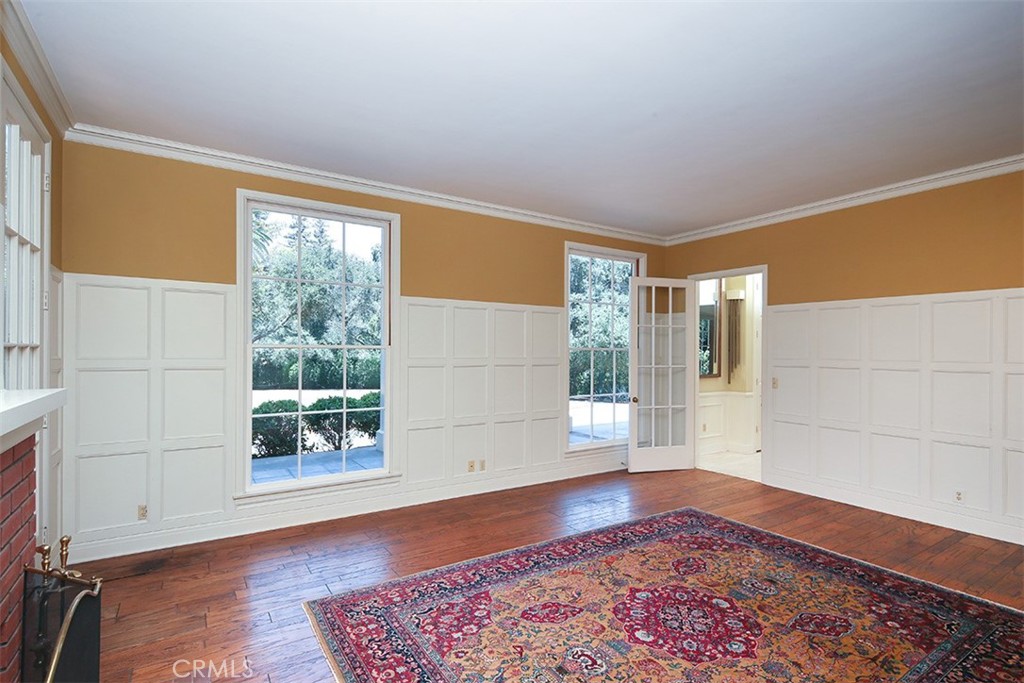 908 Flintridge Avenue